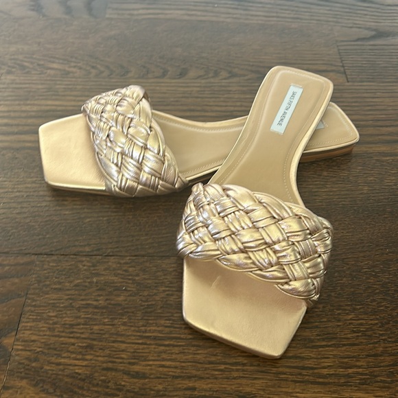 Saks Fifth Avenue Braided Gold Slides - New In Box - Size 9.5M - Picture 1 of 6